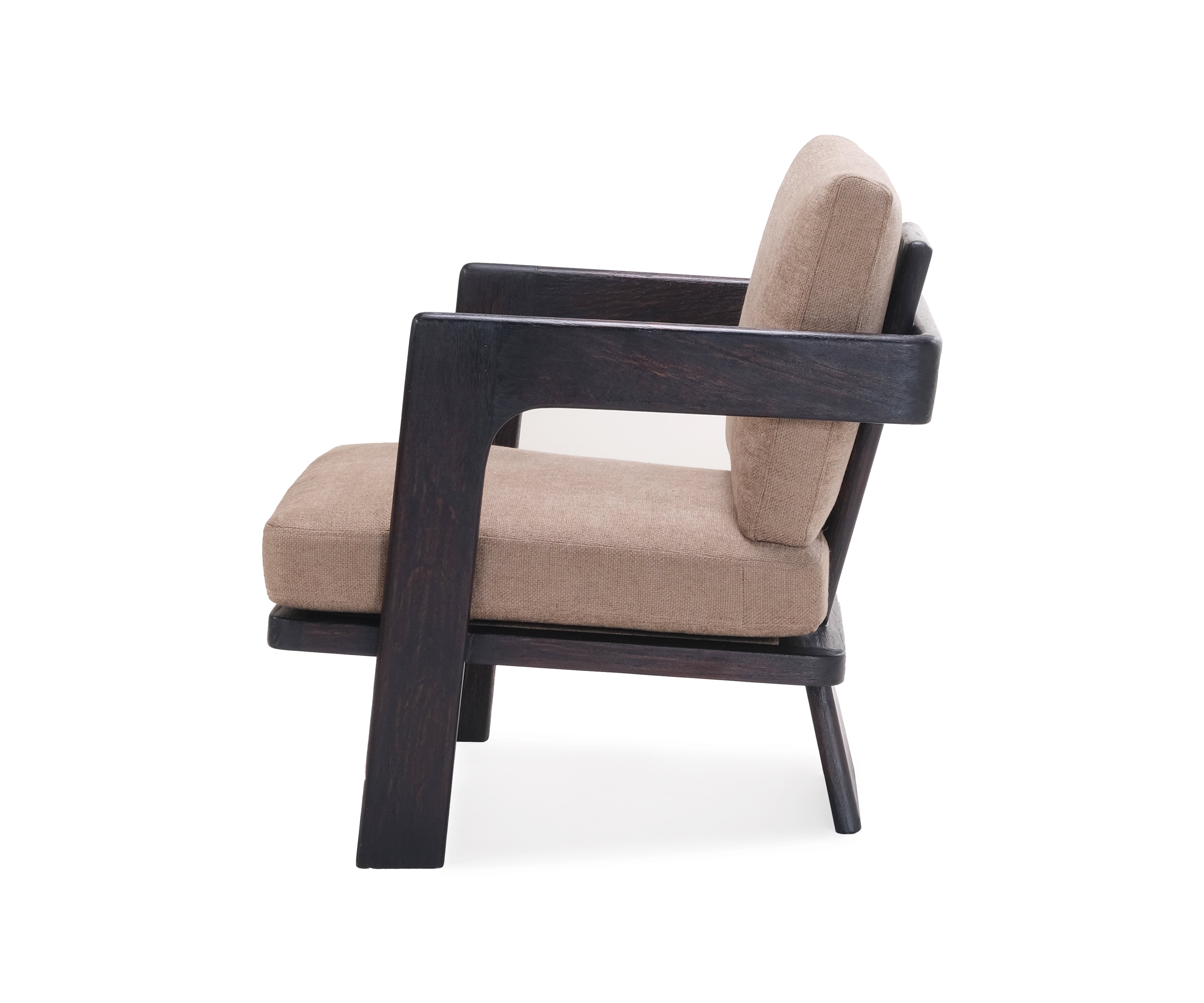 KARI LOUNGE CHAIR